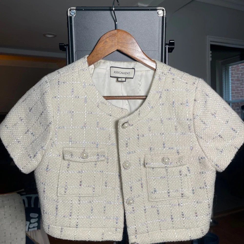 Elegant Cream Tweed Women's Blazer and Skirt Set - Picture 8 of 8